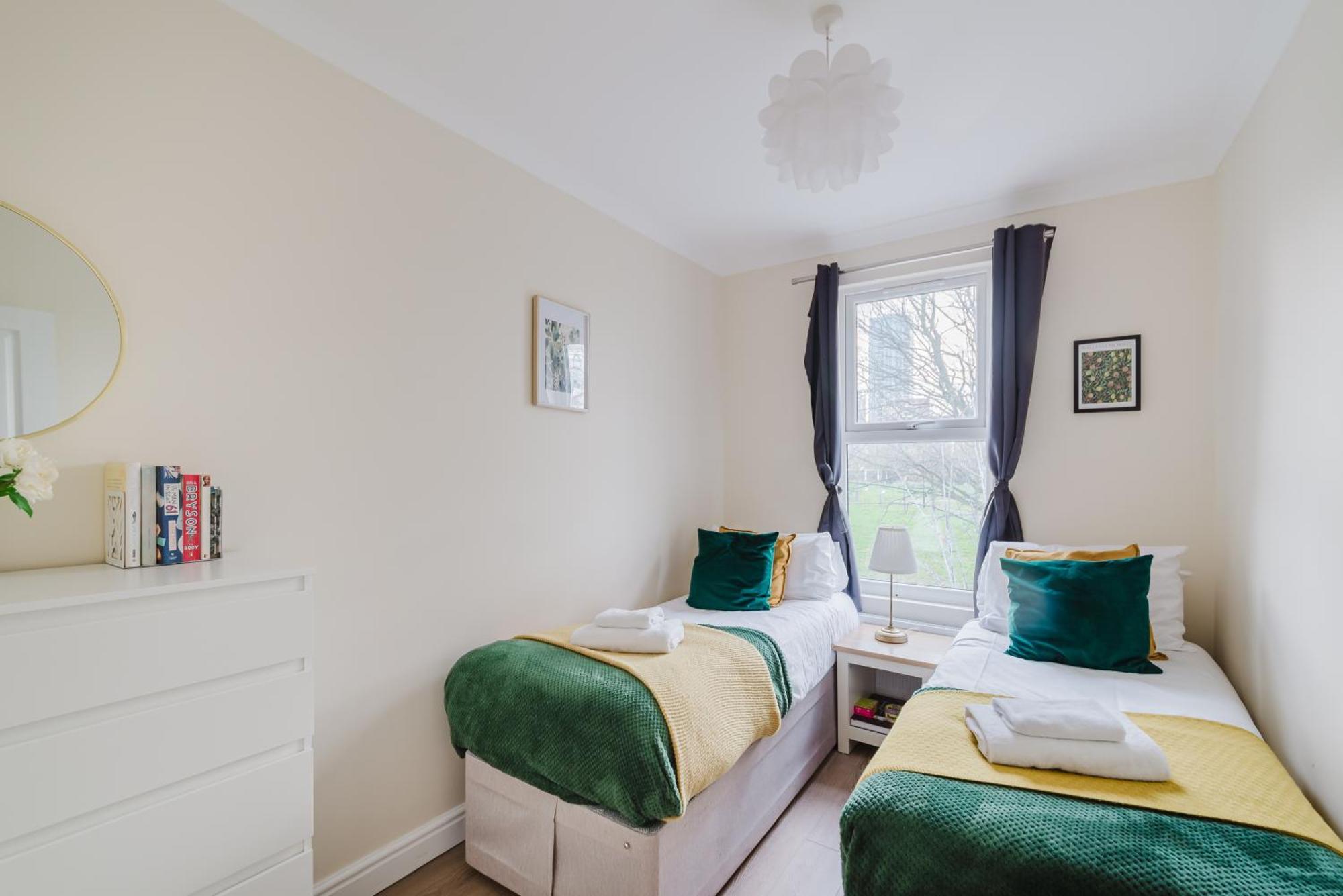 런던 Modern Cosy Corner Flat 3 Bed And Loft Sleep 7 People 아파트 외부 사진