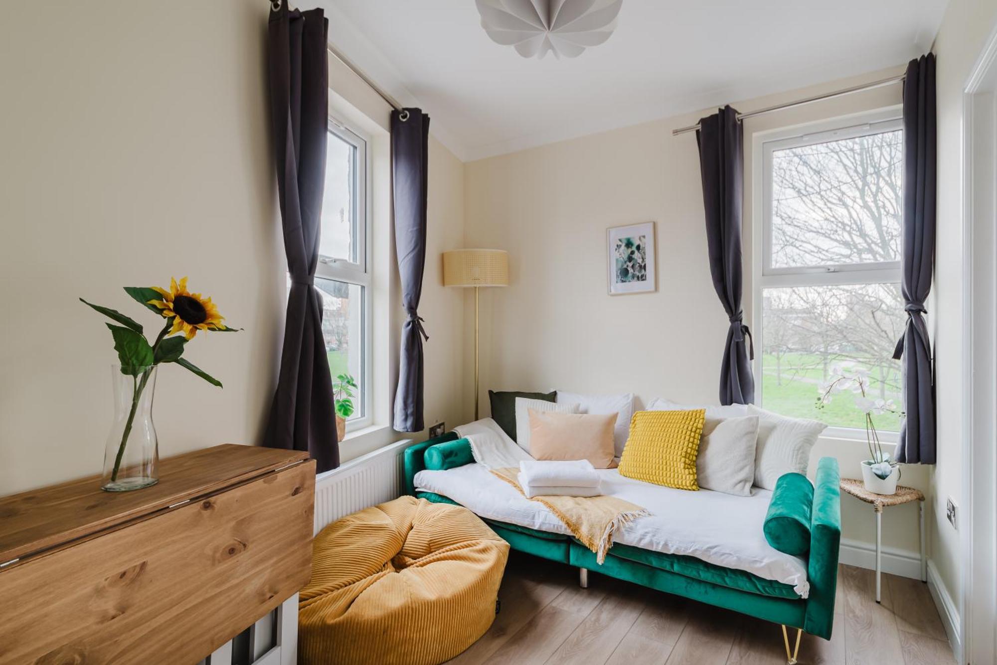 런던 Modern Cosy Corner Flat 3 Bed And Loft Sleep 7 People 아파트 외부 사진