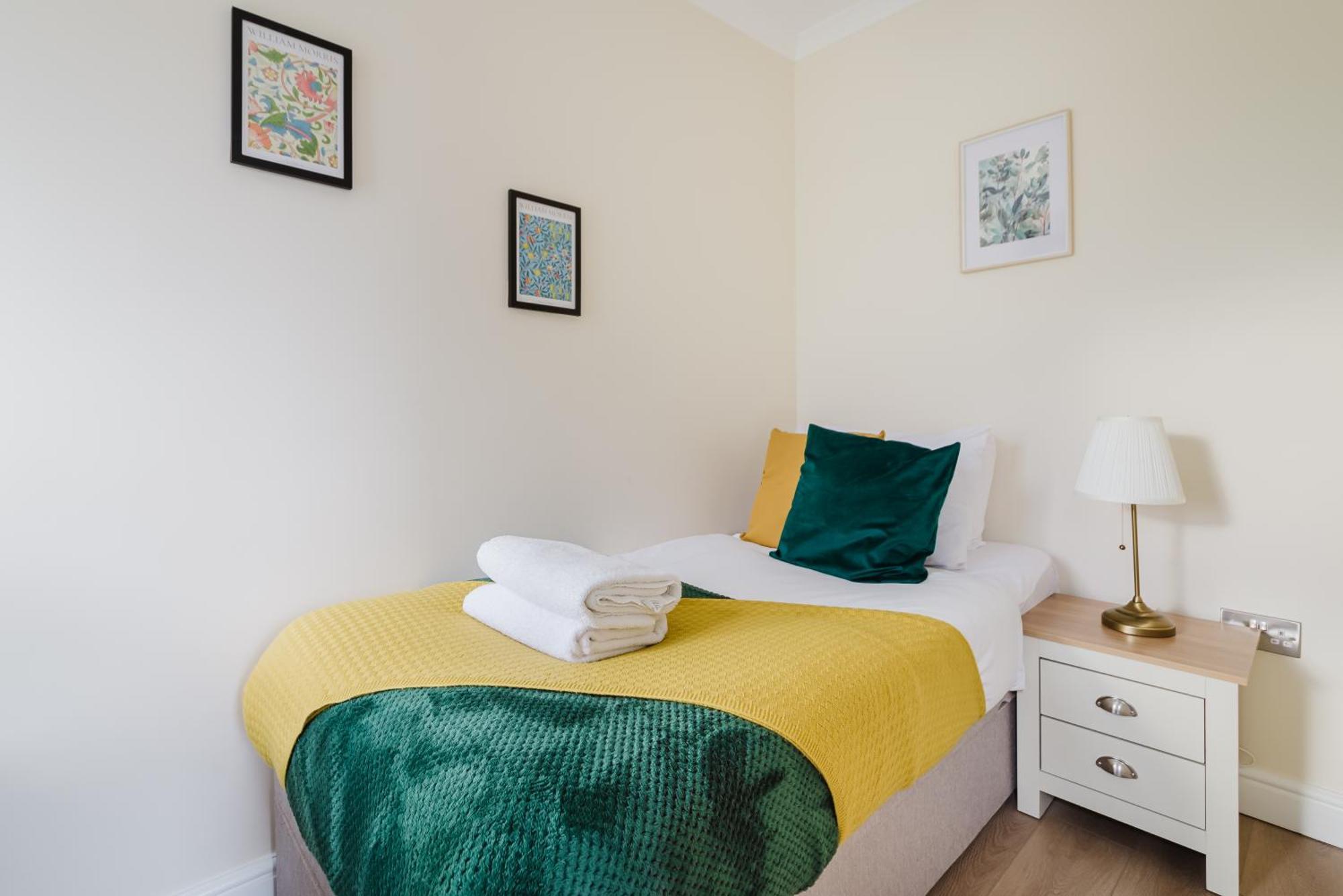 런던 Modern Cosy Corner Flat 3 Bed And Loft Sleep 7 People 아파트 외부 사진