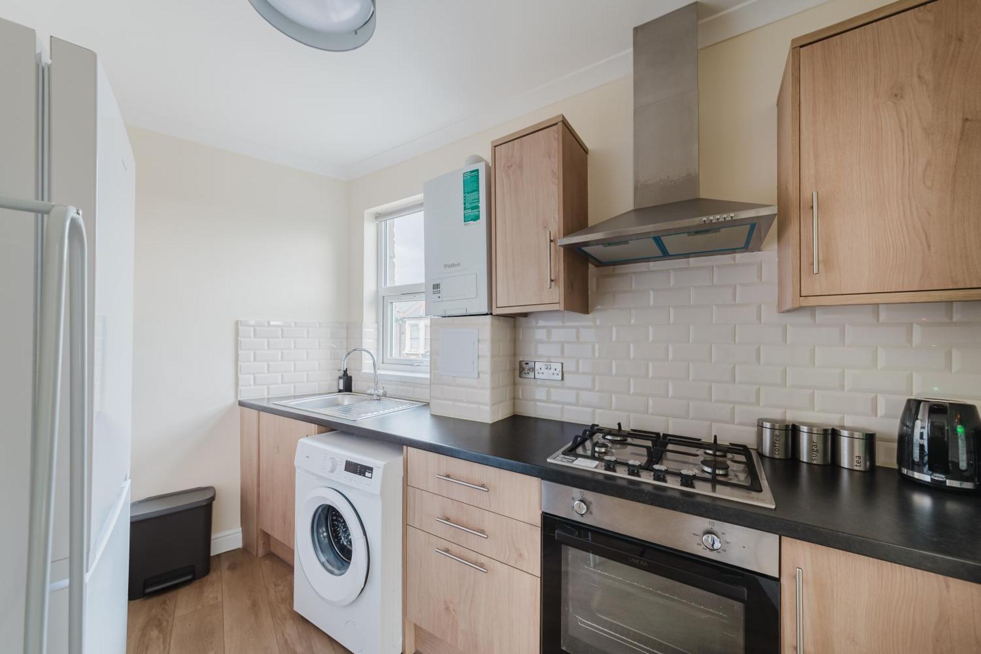 런던 Modern Cosy Corner Flat 3 Bed And Loft Sleep 7 People 아파트 외부 사진