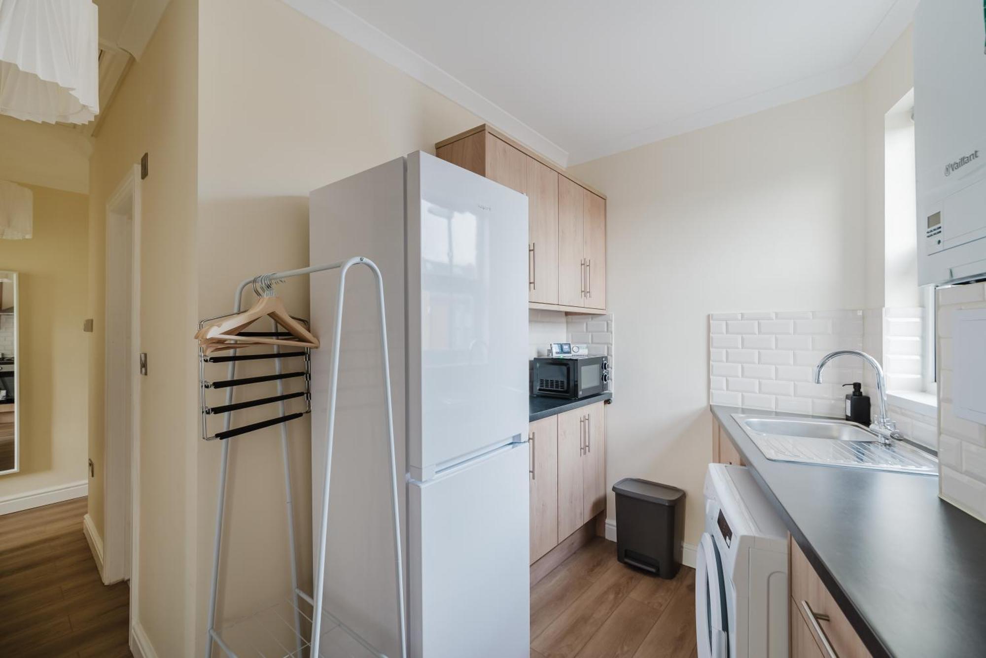 런던 Modern Cosy Corner Flat 3 Bed And Loft Sleep 7 People 아파트 외부 사진
