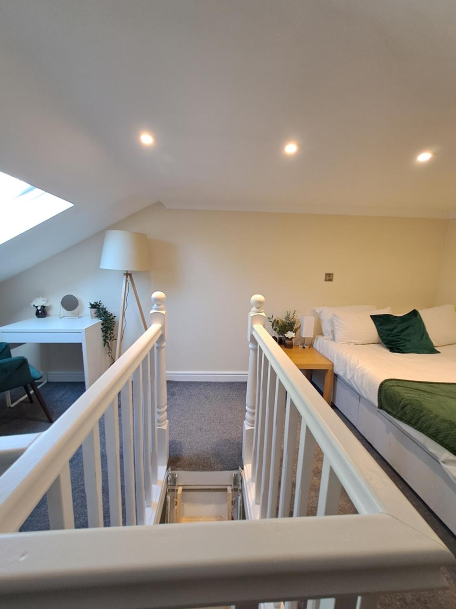 런던 Modern Cosy Corner Flat 3 Bed And Loft Sleep 7 People 아파트 외부 사진